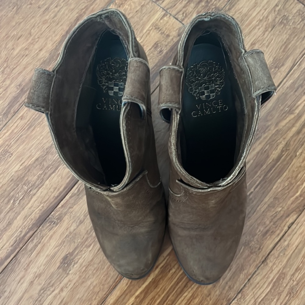 Vince Camuto ‘Hillsy’ Almond Toe Ankle Bootie - Picture 2 of 9